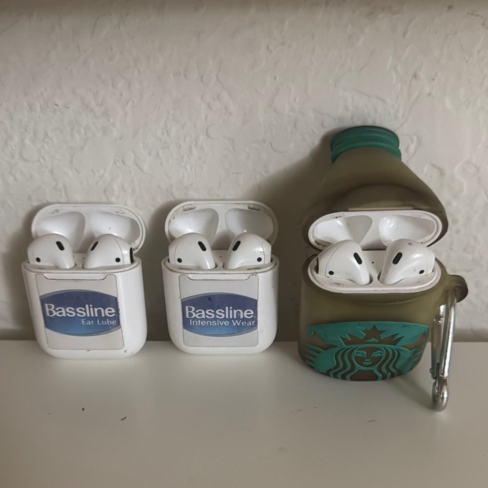 Apple White Earbud Headphones